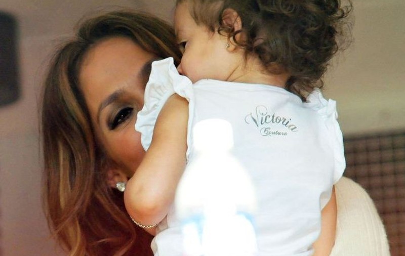 La doi ani, gemenii cuplului Jennifer Lopez - Marc Anthony fac prima lor campanie publicitară