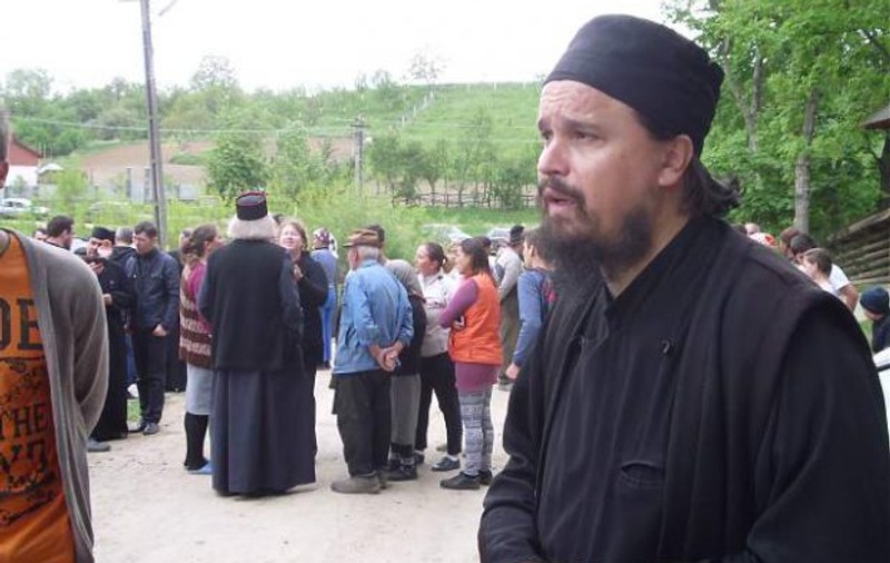Preotul care a refuzat să-l pomenească la slujbe pe mitropolitul Moldovei și Bucovinei a fost caterisit