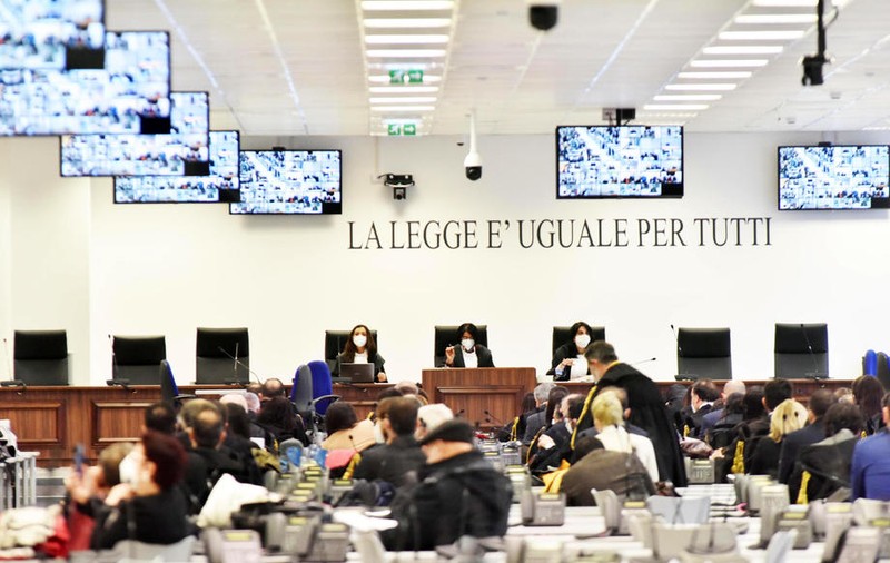 Cum au spălat mafioții italieni miliarde de euro în Marea Britanie, după ce banii ar fi trecut și prin România