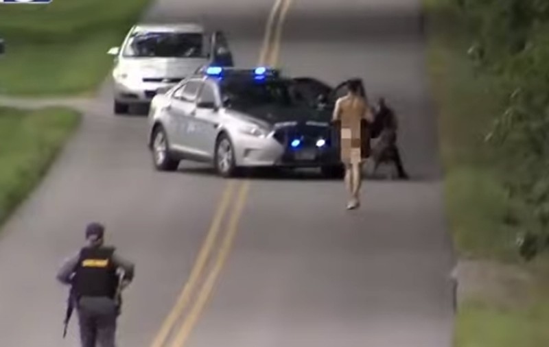 Un tânăr de 18 ani și-a omorât mama, sora și nepotul, apoi a fugit. Cum l-au găsit polițiștii când l-au prins - VIDEO