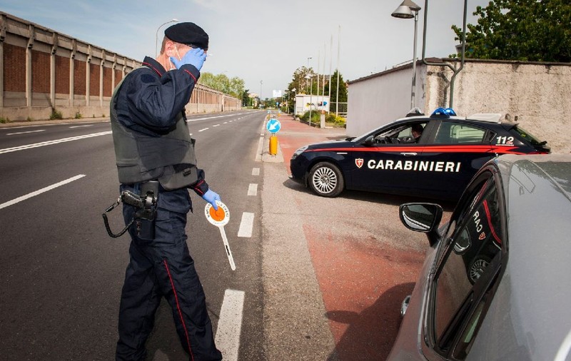 Fugar român căutat în toată Europa, prins în Italia. Polițiștii l-au arestat în timpul unui control rutier de rutină