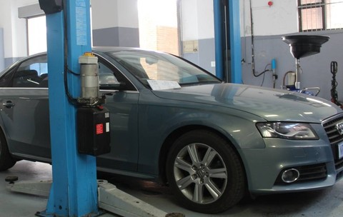 Mașină Audi în service auto