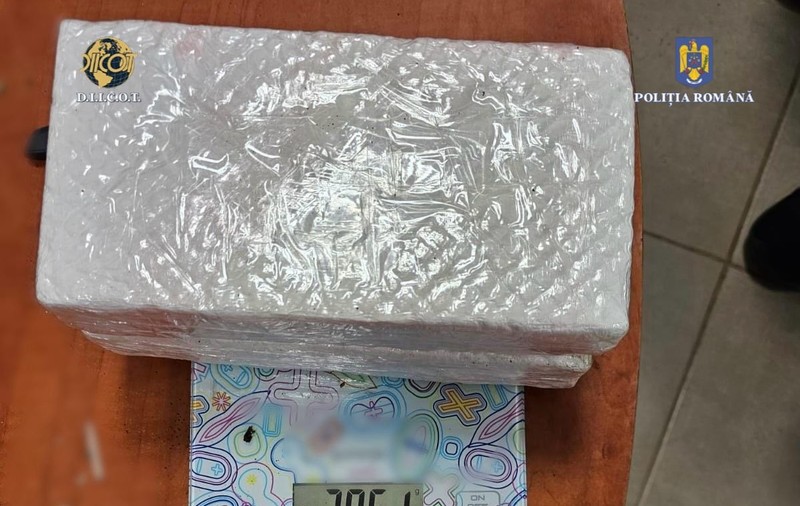 Un bărbat a fost prins la Timișoara în timp ce vindea două kilograme de cocaină cu 70.000 de euro