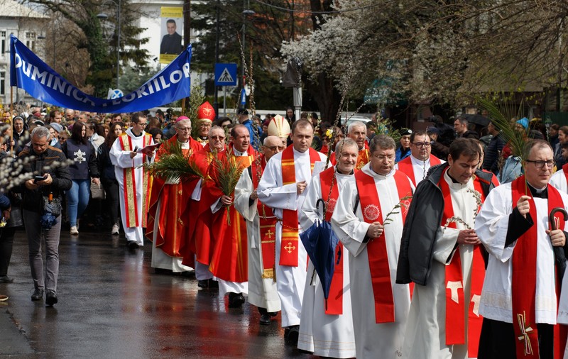 Procesiune de Floriile romano-catolice, duminică în Capitală. Sunt anunţate restricţii de circulaţie