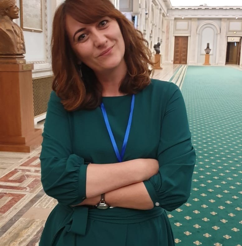 Veronica Șandor și-a pus elevii să facă mișcare înainte de începerea orei online de limba română. Foto: arhiva personală
