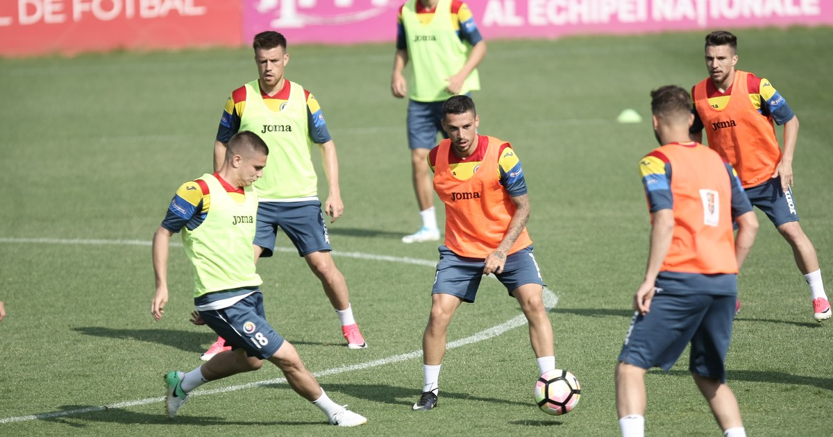 Naționala de fotbal a României se pregătește intens pentru meciul decisiv cu Polonia