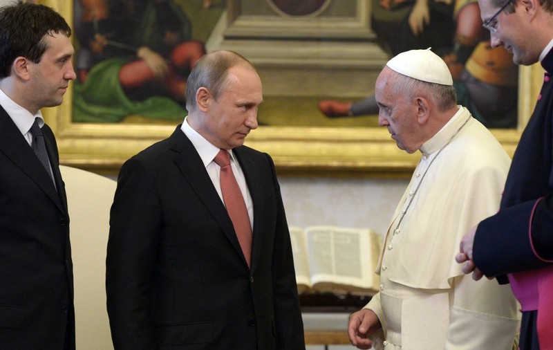 Papa Francisc îl primește pe Vladimir Putin la Vatican. Prima întâlnire după semnarea alianței dintre ortodocșii ruși și catolici