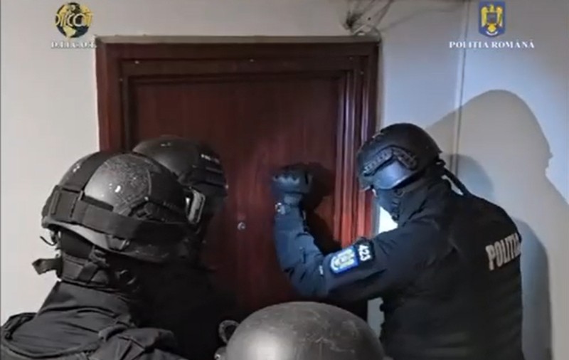 Instructor de yoga, acuzat de trafic de persoane și viol. A obligat opt tinere să facă videochat