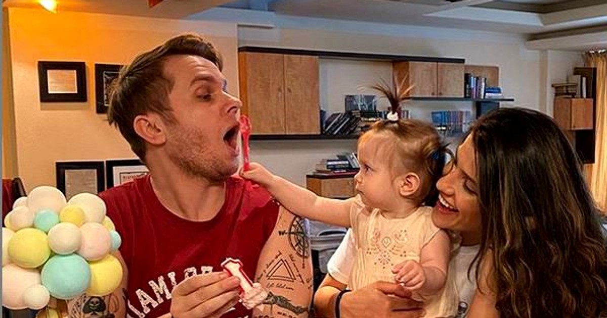 Codin Maticiuc alături de Ana, iubita lui, și fiica lor, Smaranda