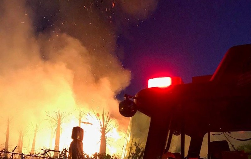 FOTO | Incendiu lângă festivalul Coachella. Flăcările s-au extins pe 15 hectare