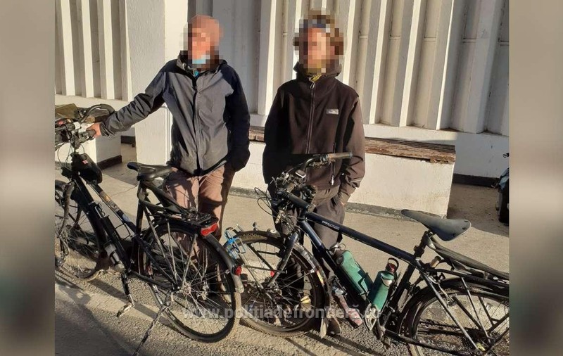 Doi francezi care voiau să ajungă în Grecia pe biciclete, opriți la Vama Veche, după ce au încercat să treacă ilegal granița