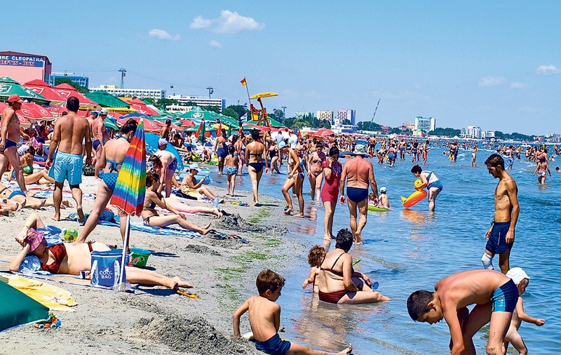 Tichetele de vacanţă, mită electorală pentru bugetari?