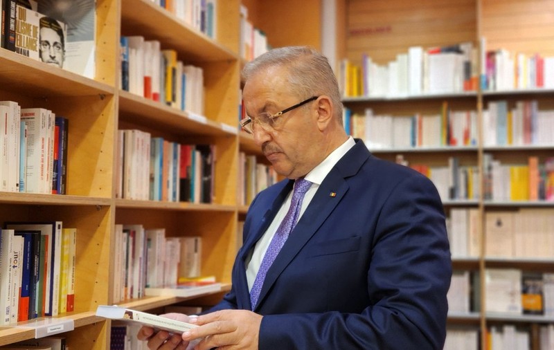 Așteptat la București pentru explicații, Vasile Dîncu a spus că a stat unde „nu se aude vocea idioţilor”
