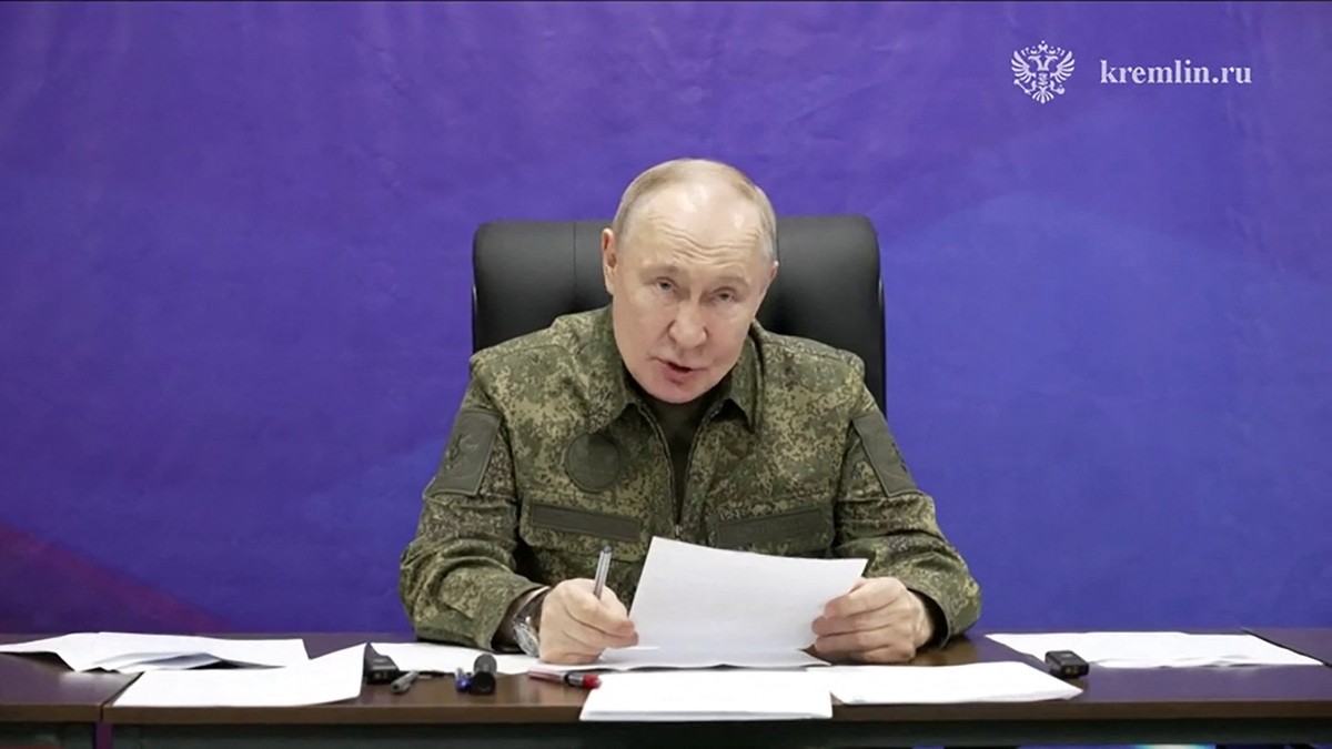 Vladimir Putin este filmat în ținută militară înainte de vizita lui Steve Witkoff Foto: Profimedia
