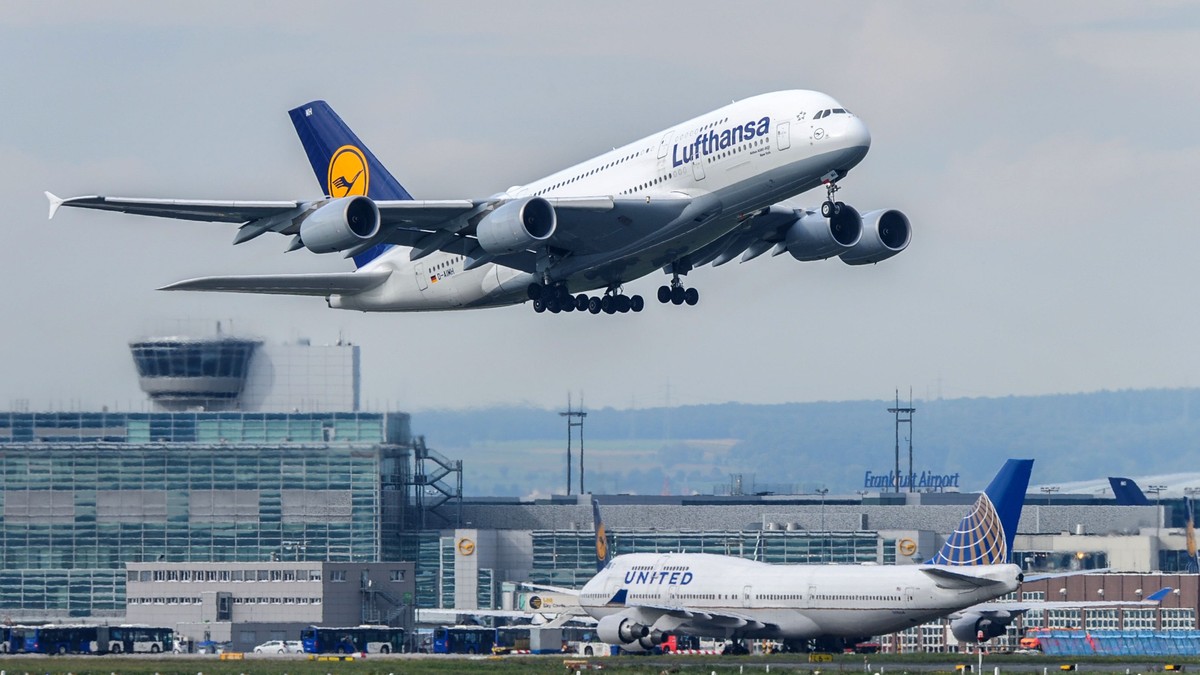 Haos pe aeroportul din Frankfurt. Traficul aerian a fost întrerupt temporar din cauza unei drone