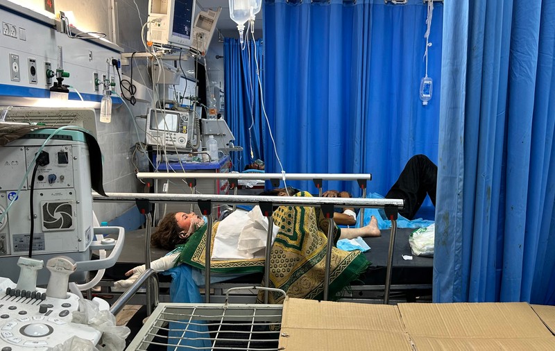 12 oameni, inclusiv bebeluși, au murit în principalul spital din Gaza, spune un oficial palestinian, care evocă o "catastrofă sanitară"