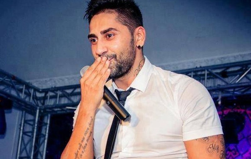 CONNECT-R a RUPT internetul cu această fotografie! Soţia şi fiica sa, în cea mai tandră ipostază! | FOTO