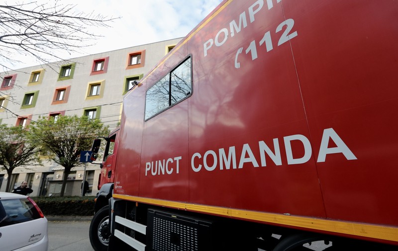 O nouă alertă în Timișoara. Un bloc a fost evacuat după ce locatarii au simțit miros de insecticid