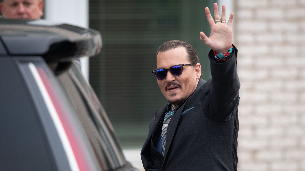 Johnny Depp vine în România
