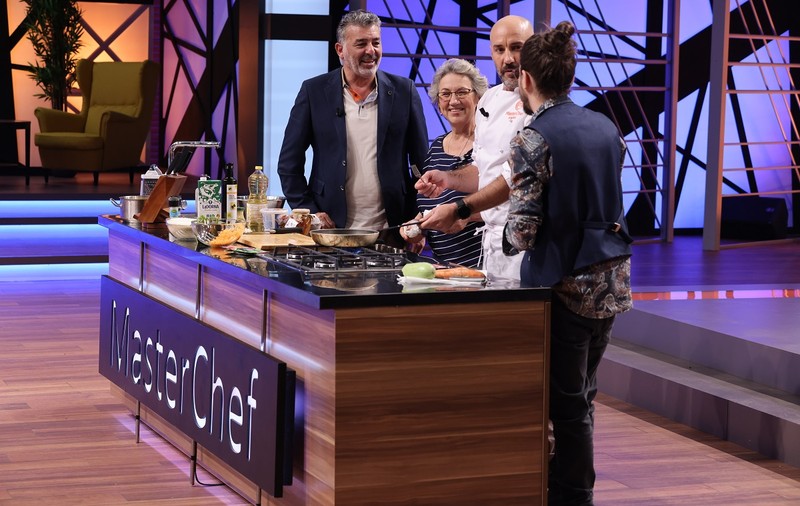 Copilăria lui chef Radu Dumitrescu de la „MasterChef”. Ce năzbâtii făcea juratul când avea doar 4 ani