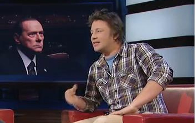 ”Bătaie” între Jamie Oliver și Berlusconi pe un model celebru! Cine vrei să câștige fata? | VIDEO