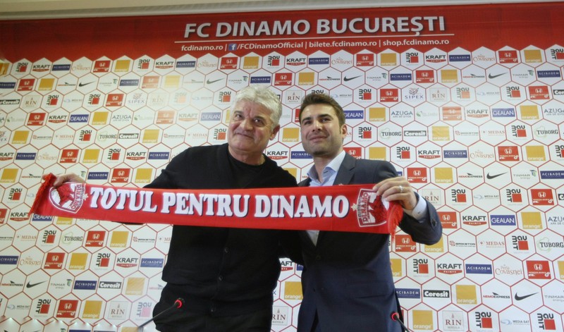 Adrian Mutu (dreapta) și Ioan Andone, în momentul prezentării oficiale a primului ca manager general al lui Dinamo. (FOTO: Vlad Chirea)