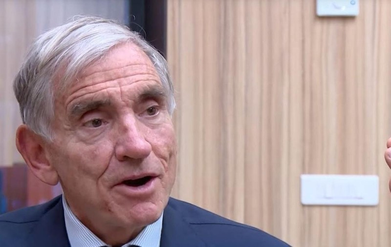 Renunțarea treptată la fumat și dieta corectă, cheia pentru un inimă sănătoasă, spune profesorul John Deanfield