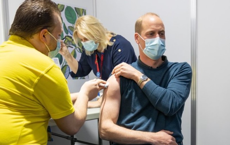 Prinţul William s-a vaccinat împotriva COVID-19