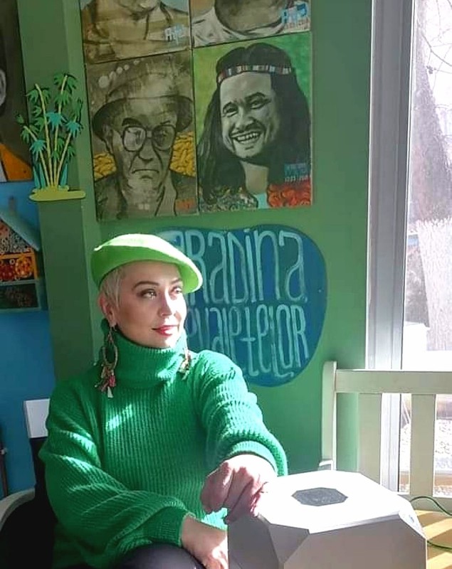 Trucul folosit de Monica Anghel pentru un ten perfect. „Ăla demachiază orice! E sfânt”