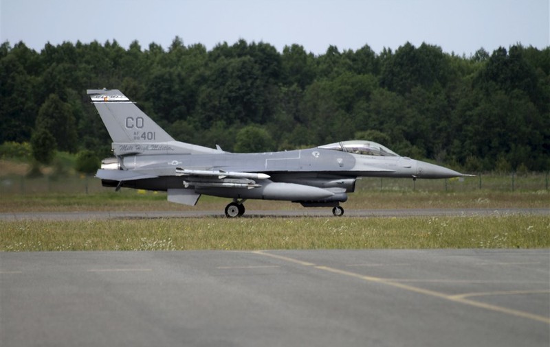 Polonia spune că trimiterea de avioane F-16 Ucrainei este o decizie greu de luat