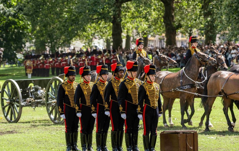 Rishi Sunak spune că va reintroduce armata obligatorie în Marea Britanie, dacă va câștiga alegerile din iulie