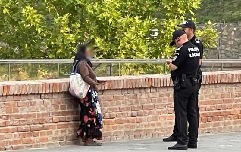 Suma incredibilă pe care o poate produce un cerșetor la Alba Iulia. Experiențele polițiștilor locali cu cei care cerșesc prin oraș