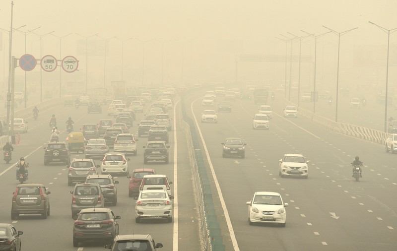Autoritățile locale restricționează utilizarea mașinilor pentru a reduce poluarea atmosferică, în New Delhi. Cum vor circula vehiculele