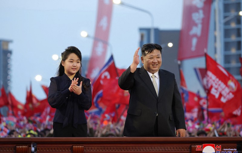 Kim Jong Un le-a interzis tinerelor să se coafeze și să se îmbrace la fel ca fiica lui. „Impact negativ asupra societăţii”