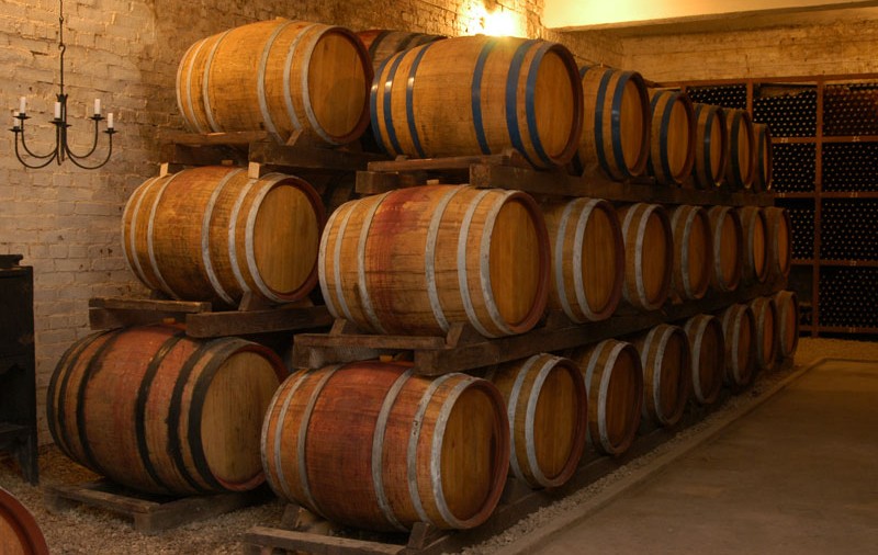Ăsta da jaf: a încercat să fure 705 litri de vin din cramele Murfatlar!