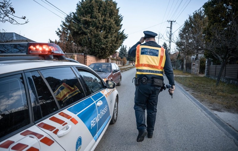 Trei dansatoare române care veneau din Germania au fost tâlhărite pe autostradă în Ungaria de doi români care se dădeau polițiști