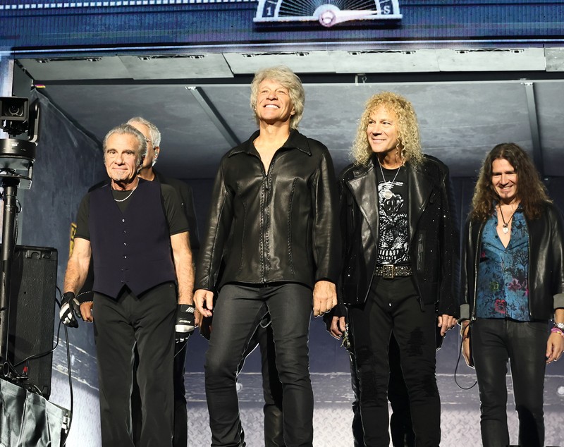 Bon Jovi a întrerupt concertul de la Madison Square Garden. Artistul le-a cerut fanilor să nu arunce biletele: „Trebuie să mă opresc”