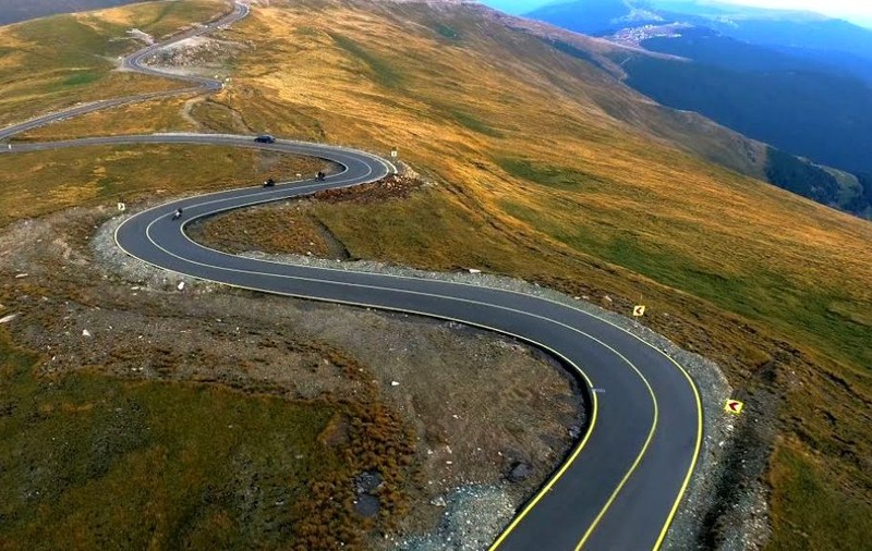 Circulaţia pe Transalpina va fi închisă pe 10 şi 11 august, pe un sector de drum de 2 kilometri, pentru un concurs de drift