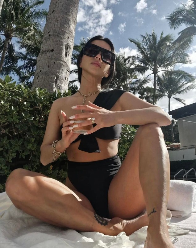 INNA, mult prea sexy în costum de baie. Fanii au reacționat: „Anii trec, dar tu pare că nu te schimbi”