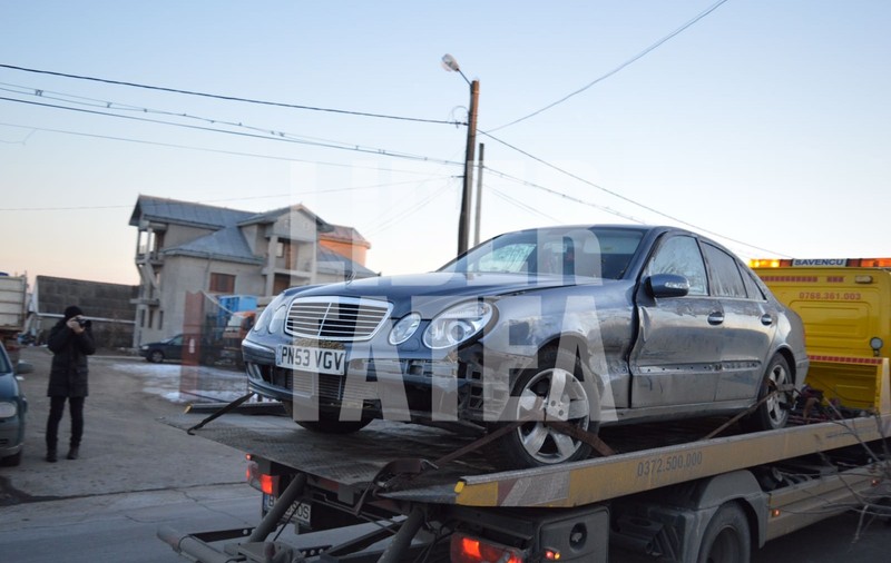 Un traficant de țigări s-a ciocnit de mașina Poliției din Botoșani ca să scape de urmărire