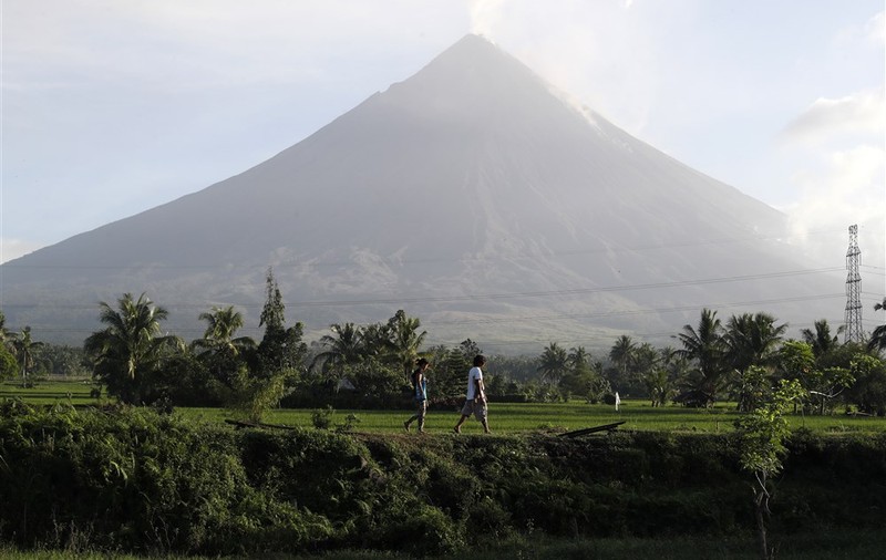 Doi australieni, căutați de autoritățile din Filipine după ce avionul lor a dispărut deasupra unui vulcan
