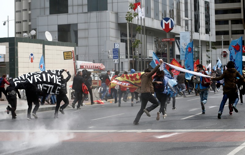 1 mai a fost marcat cu violențe în Turcia și marșuri în Grecia | FOTO
