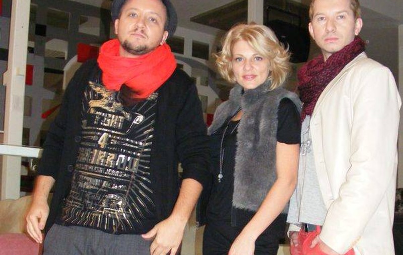 Trupa HI-Q, agresată de un fan înfocat, pe scenă