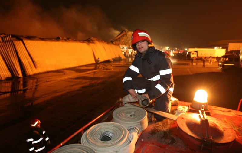 Cel mai mare parc de dezmembrări auto din Buzău, distrus complet de un incendiu