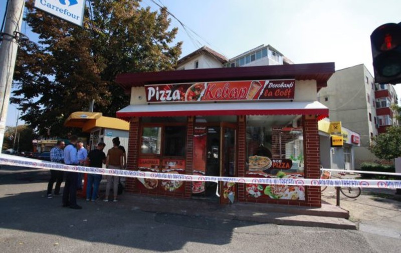 Cum au scăpat cu închisoare cu suspendare interlopii din clanul Nixon, după ce l-au atacat cu macetele pe patronul unei pizzerii din Buzău