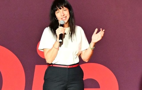 Elif Eralp, fiica unor refugiați turci, ar putea fi noul primar al Berlinului. Sursă foto: Hepta.