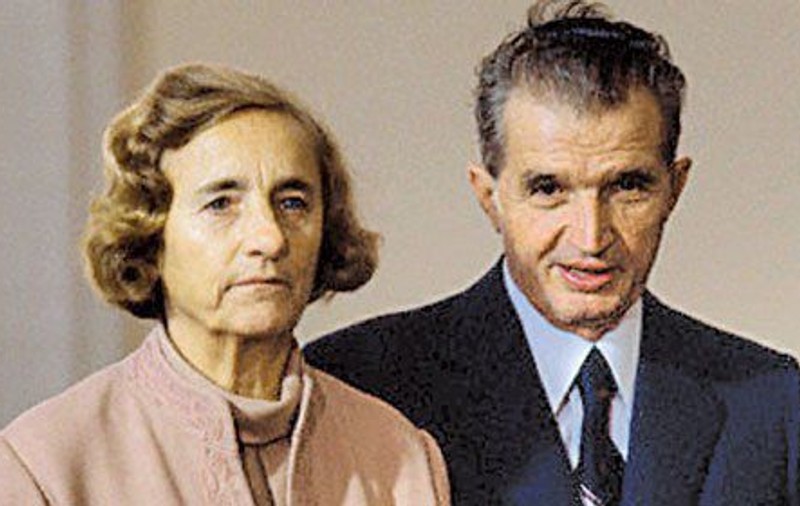 Incredibil! Ce a fost găsit în poşeta Elenei Ceaușescu după execuţie. Nimeni nu ar fi crezut că soţia dictatorului ar fi în stare de așa ceva | Galerie Foto
