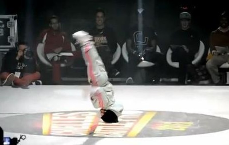 O fetiţă de şase ani a uimit mapamondul cu figurile sale de Break Dance! | VIDEO