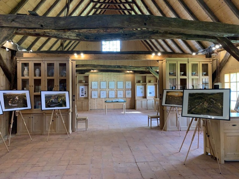 Expoziția „Zburând peste Transilvania. Biserici fortificate", a fotografului român Ionuț Macri, găzduită permanent la casa lui Charles din România