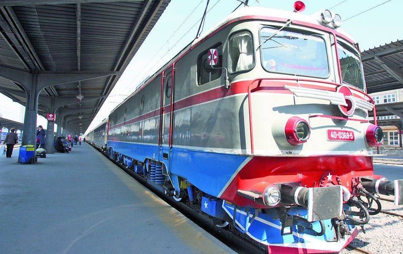 Cu trenul în week-end, mai avantajos în grup 